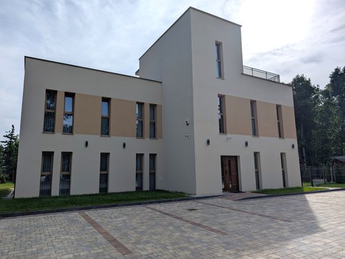 Budynek od strony ulicy